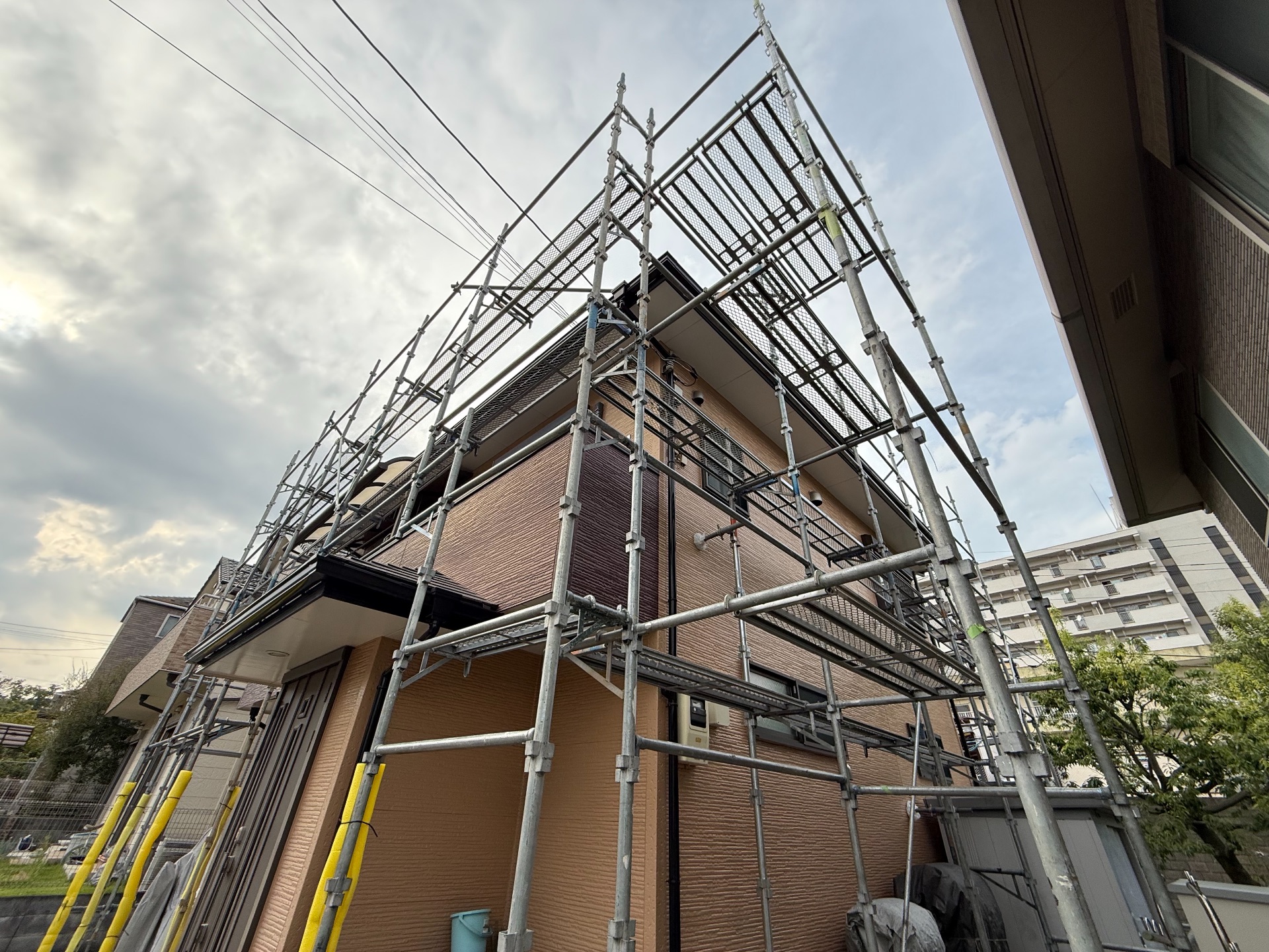 【足場】多摩市豊ヶ丘にて仮設工事